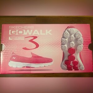 Sketchers Go Walk 3  women’s size 10 
Black & White